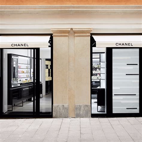 chanel makeup roma